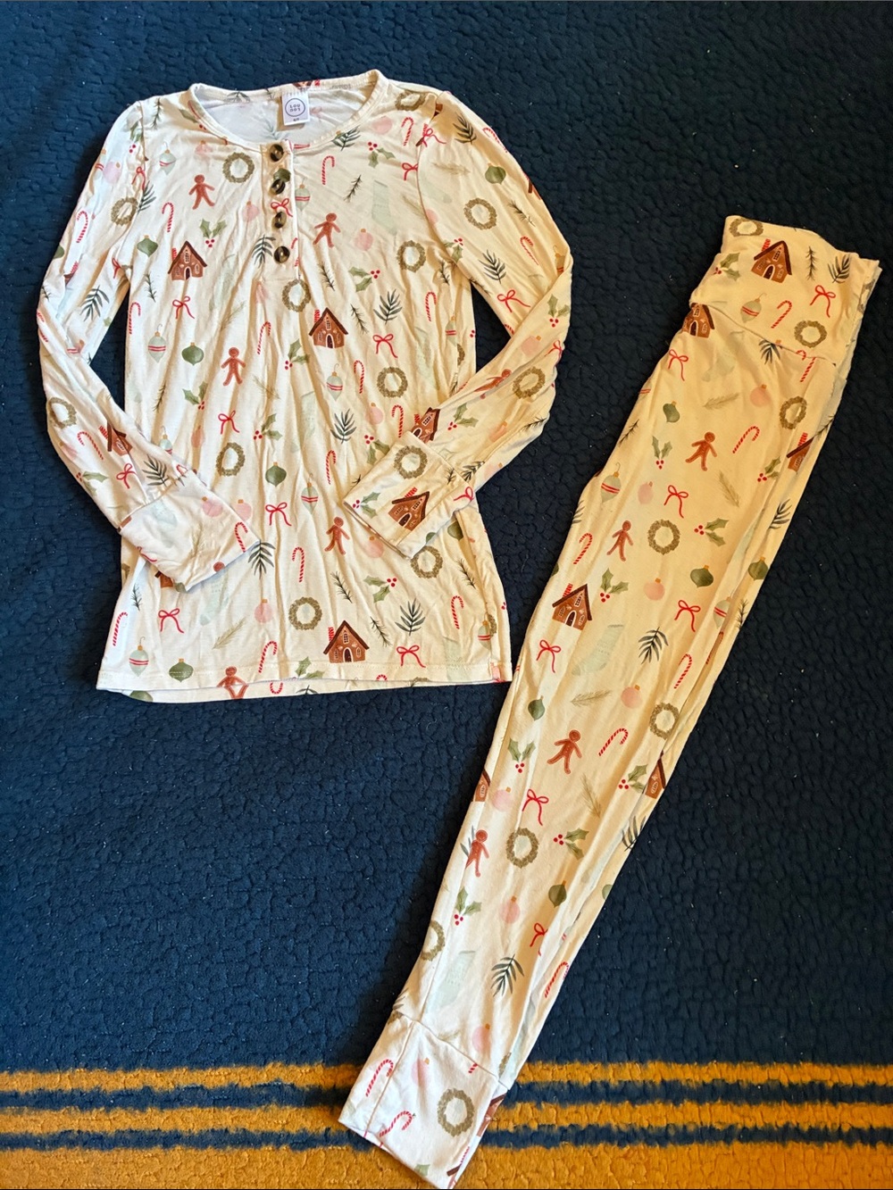 Lou Lou Girls Cream Holiday Gingerbread Pajama Set with Festive Print